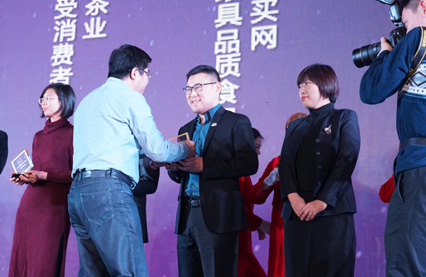 旺顺阁鱼头泡饼荣获"2018年度京城必吃特色美食"奖 旺顺阁鱼头泡饼荣获"2018年度京城必吃特色美食"奖