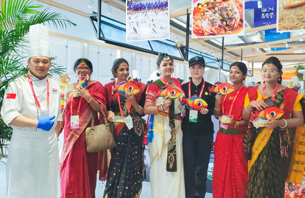 旺顺阁鱼头泡饼 喷香亮相美食节 旺顺阁鱼头泡饼 喷香亮相美食节