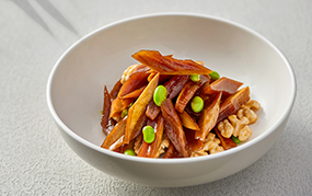 鲜桃仁拌酱萝卜